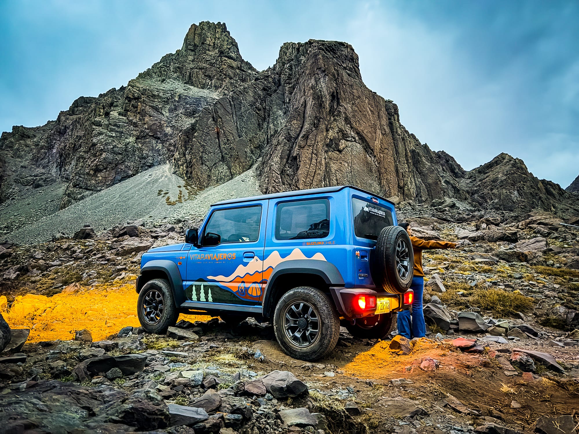 Nuevo Suzuki Jimny 3 puertas 2026 de Vitara Viajeros en la cordillera